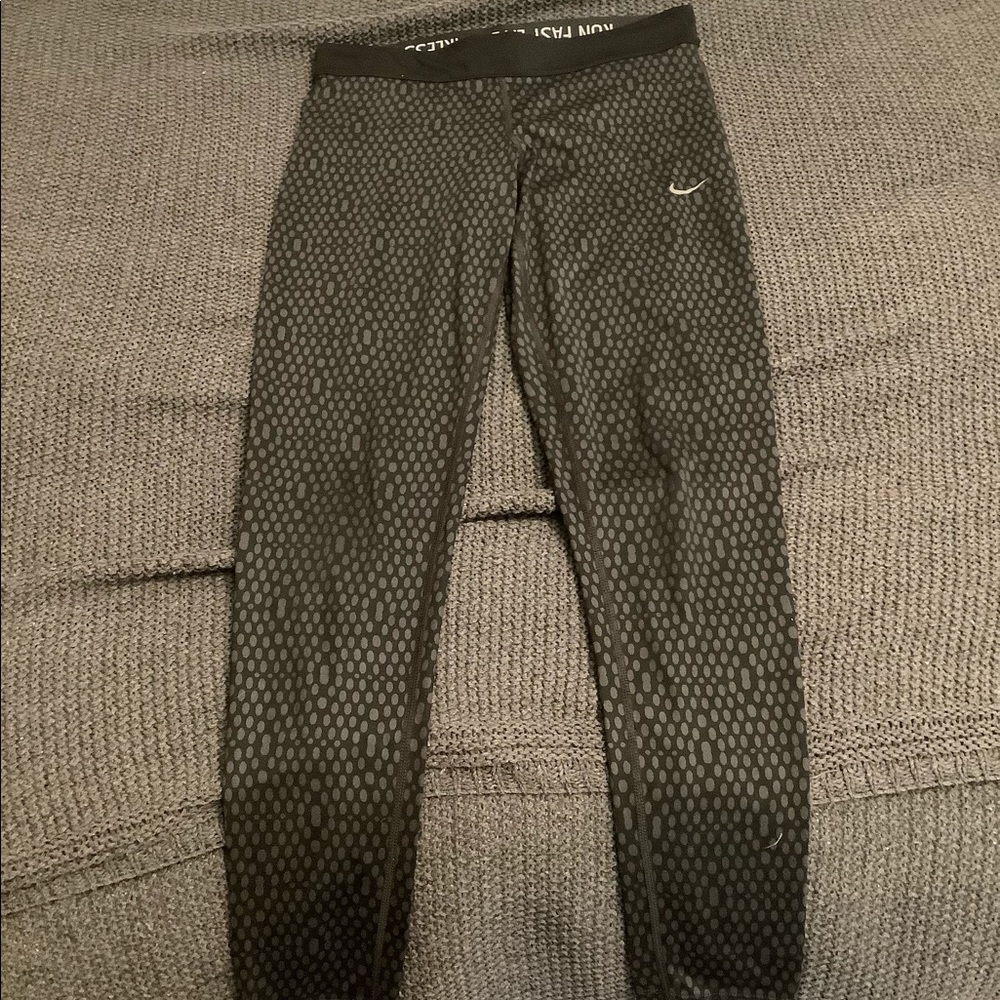 Nike dotted leggings